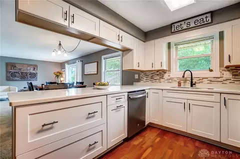 Kitchen - 1017 Rio Ln, Dayton, OH 45429 photo 5 of 6