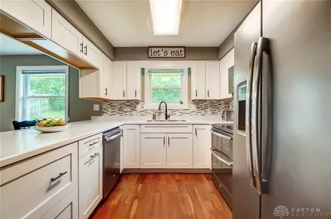 Kitchen - 1017 Rio Ln, Dayton, OH 45429 photo 3 of 6