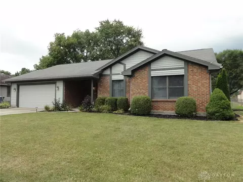 246 Woodlawn Dr, Tipp City, OH 45371