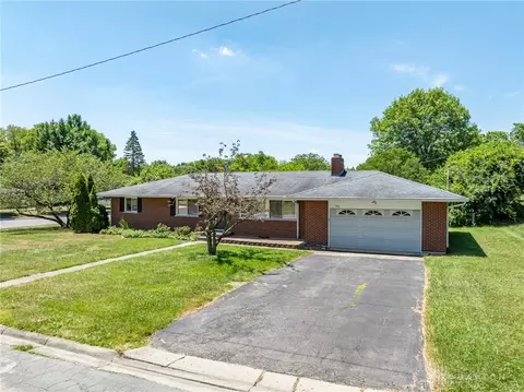 449 Crestview Dr, Lebanon, OH 45036