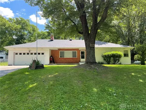1702 Ken Klare Dr, Dayton, OH 45432