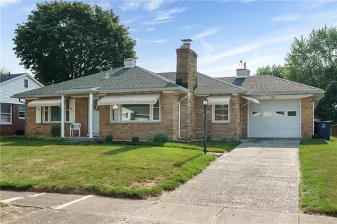 32 N Tippecanoe Dr, Tipp City, OH 45371
