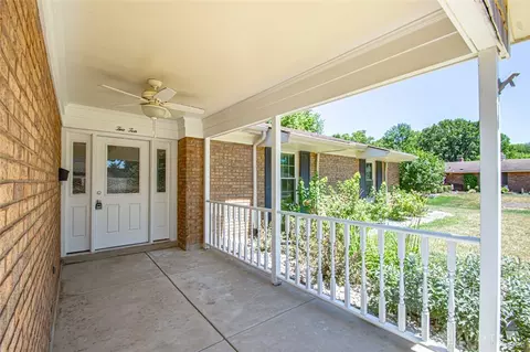 210 Glenburn Dr, Dayton, OH 45459 photo 2