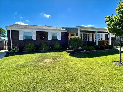 181 Brookmoor Dr, Brookville, OH 45309