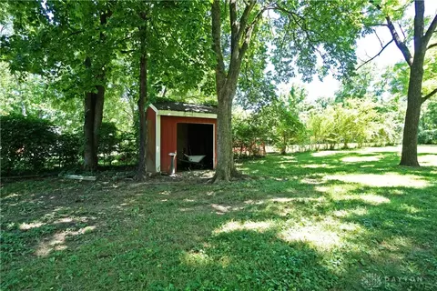 Exterior - 527 E Sharon Rd, Cincinnati, OH 45246 photo 7 of 8