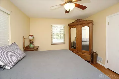 Bedroom - 527 E Sharon Rd, Cincinnati, OH 45246 photo 2 of 6