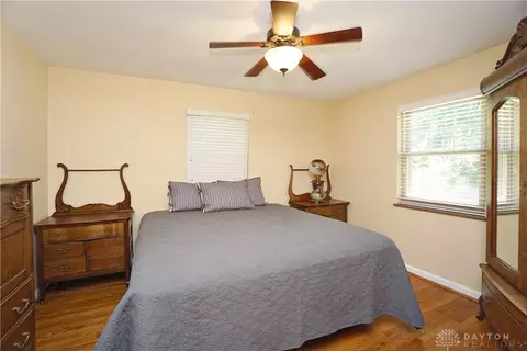 Bedroom - 527 E Sharon Rd, Cincinnati, OH 45246 photo 1 of 6