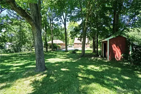 Exterior - 527 E Sharon Rd, Cincinnati, OH 45246 photo 6 of 8