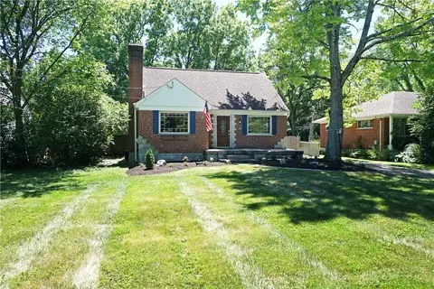 527 E Sharon Rd, Cincinnati, OH 45246