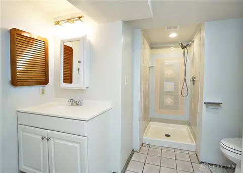 Bath - 527 E Sharon Rd, Cincinnati, OH 45246 photo 2 of 2