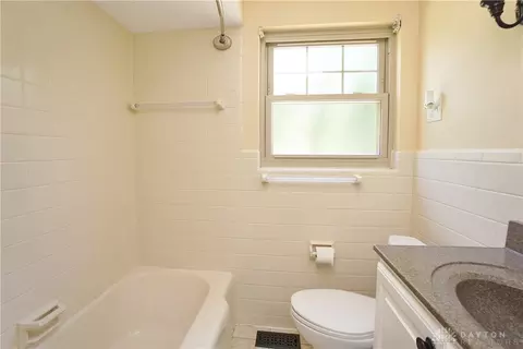Bath - 527 E Sharon Rd, Cincinnati, OH 45246 photo 1 of 2