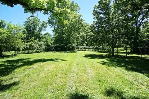 Exterior - 527 E Sharon Rd, Cincinnati, OH 45246 photo 8 of 8