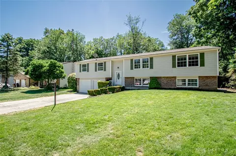 3990 Willow Run Dr, Beavercreek, OH 45430