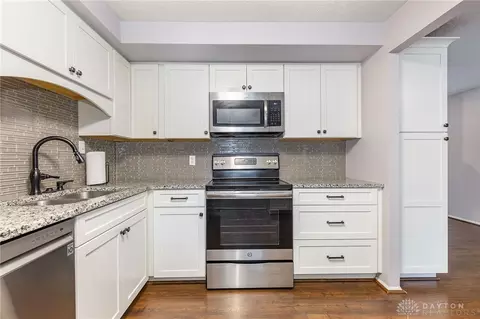 Kitchen - 190 Weller Ave, Centerville, OH 45458 photo 3 of 4