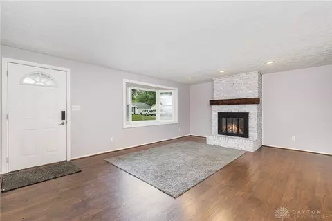 Living - 190 Weller Ave, Centerville, OH 45458 photo 2 of 5