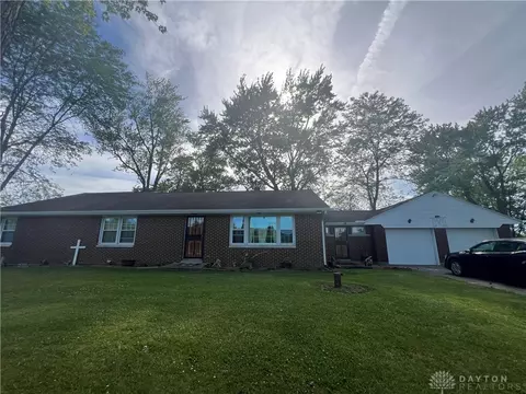 9099 Diamond Mill Rd, Brookville, OH 45309