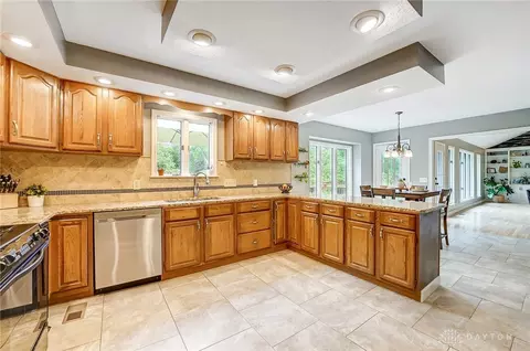 Kitchen - 447 Timberlea Trl, Kettering, OH 45429 photo 5 of 6