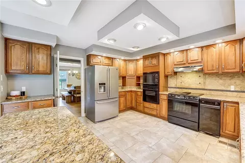 Kitchen - 447 Timberlea Trl, Kettering, OH 45429 photo 2 of 6