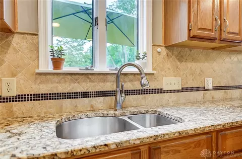 Kitchen - 447 Timberlea Trl, Kettering, OH 45429 photo 3 of 6