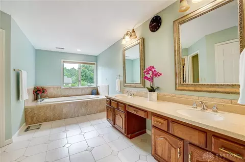 Bath - 447 Timberlea Trl, Kettering, OH 45429 photo 2 of 10
