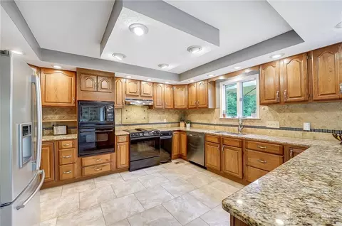Kitchen - 447 Timberlea Trl, Kettering, OH 45429 photo 1 of 6