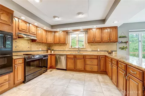 Kitchen - 447 Timberlea Trl, Kettering, OH 45429 photo 6 of 6