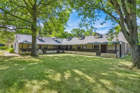 4400-4402 Pine Brook Ct, Sugarcreek Township, OH 45458