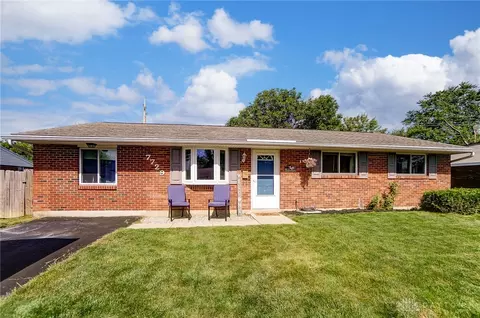 7729 Shalamar Dr, Huber Heights, OH 45424