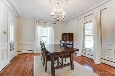 Dining - 155 E Franklin St, Centerville, OH 45459 photo 2 of 4