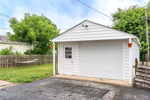 2003 E Bataan Dr, Dayton, OH 45420 photo 35