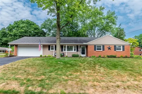 225 Annette Dr, Centerville, OH 45458