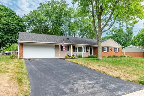 Exterior - 225 Annette Dr, Centerville, OH 45458 photo 6 of 9