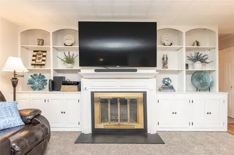 Living - 225 Annette Dr, Centerville, OH 45458 photo 2 of 3
