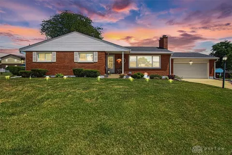 1600 Berwick Ln, Middletown, OH 45042