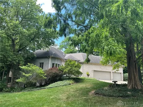601 Alex Ct, Sugarcreek Township, OH 45440