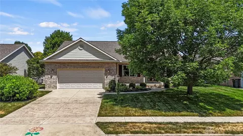 433 Clover Hill Dr, Tipp City, OH 45371