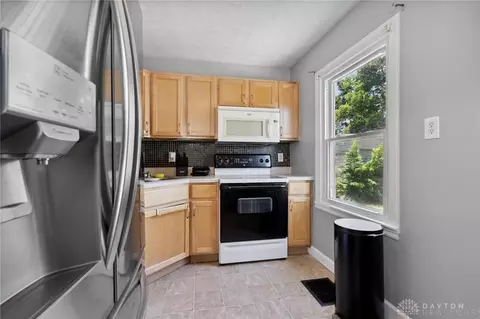 Kitchen - 1957 E Bataan Dr, Dayton, OH 45420 photo 1 of 2