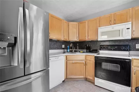 Kitchen - 1957 E Bataan Dr, Dayton, OH 45420 photo 2 of 2