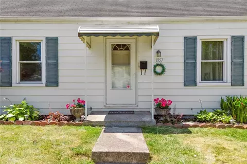 Exterior - 1957 E Bataan Dr, Dayton, OH 45420 photo 4 of 7