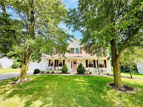 814 Terri Dr, Brookville, OH 45309