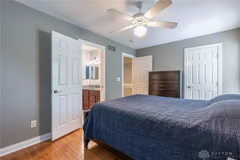 Bedroom - 524 Stanley Ave, Cincinnati, OH 45226 photo 7 of 7