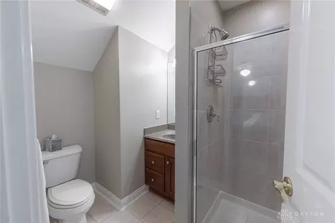 Bath - 524 Stanley Ave, Cincinnati, OH 45226 photo 5 of 8