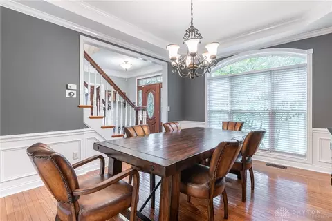 Dining - 524 Stanley Ave, Cincinnati, OH 45226 photo 1 of 2