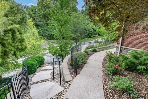 Exterior - 524 Stanley Ave, Cincinnati, OH 45226 photo 7 of 8