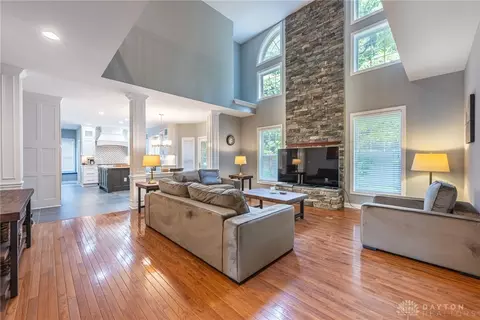 Living - 524 Stanley Ave, Cincinnati, OH 45226 photo 1 of 4