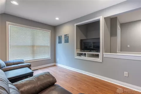 Living - 524 Stanley Ave, Cincinnati, OH 45226 photo 4 of 4