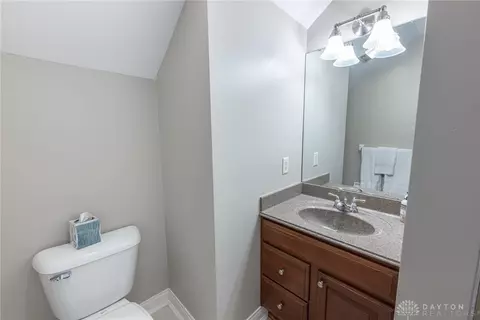 Bath - 524 Stanley Ave, Cincinnati, OH 45226 photo 6 of 8