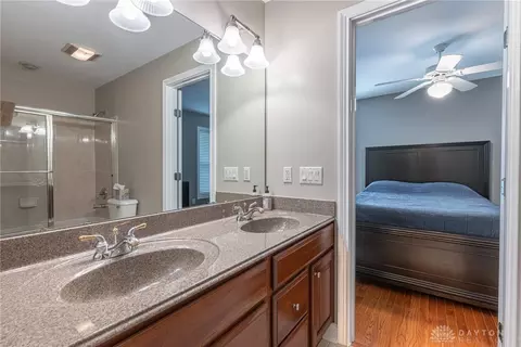 Bath - 524 Stanley Ave, Cincinnati, OH 45226 photo 7 of 8