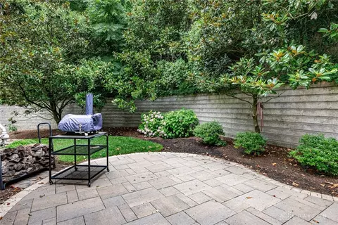 Exterior - 524 Stanley Ave, Cincinnati, OH 45226 photo 5 of 8