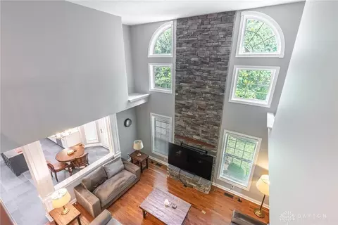 Living - 524 Stanley Ave, Cincinnati, OH 45226 photo 3 of 4